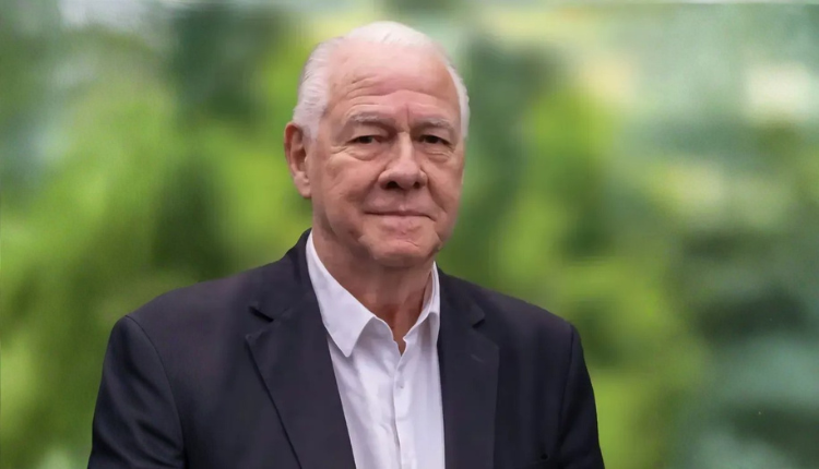 Despedida a Fernando De San Román: acompañamiento y condolencias a su familia