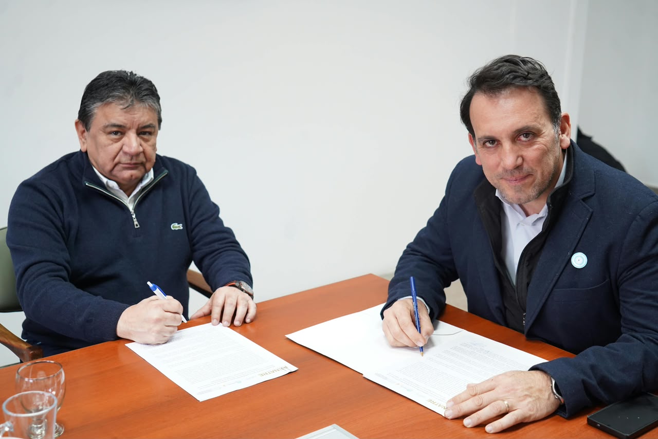 INCLUSIÓN Y EDUCACIÓN EN EL CAMPO: UATRE acordó con el Gobierno de Mendoza un programa para que los trabajadores rurales terminen la escuela